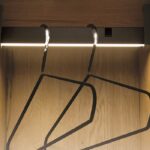 چراغ LED رگال لباس مستطیلی با سنسور حرکتی مدل نیورا (Nivra) عرض 120 سانتیمتر فانتونی کد N615