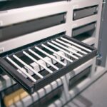 رک ریلی جای شلوار داخل کمد لباس رنگ مشکی  ABS سایز 60 فانتونی کد J213